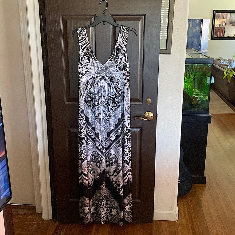DRESS APT 9
